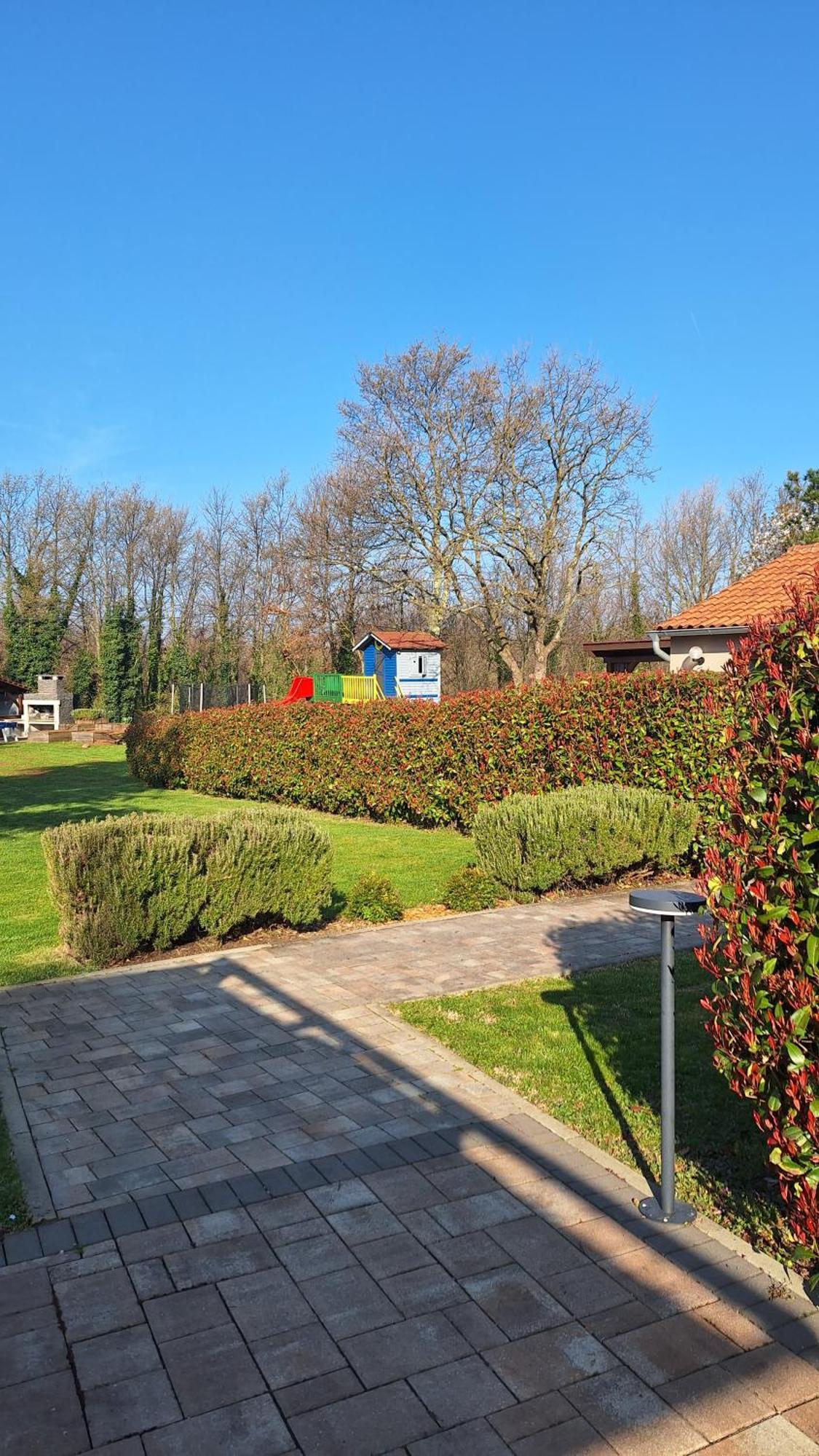 Guest House Flora Pazin Zewnętrze zdjęcie